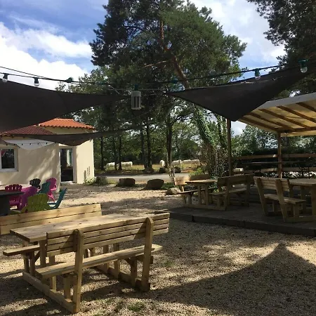 M.Home Confort F021 3Chbr/6Pers אתר קמפינג La Boissiere-de-Montaigu