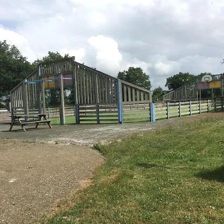 M.home Confort F021 3chbr/6pers Camping