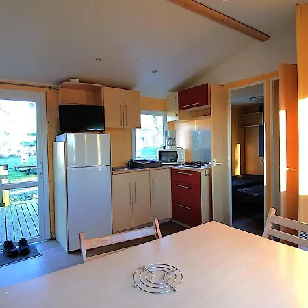 M.home Confort F021 3chbr/6pers Camping La Boissiere-de-Montaigu