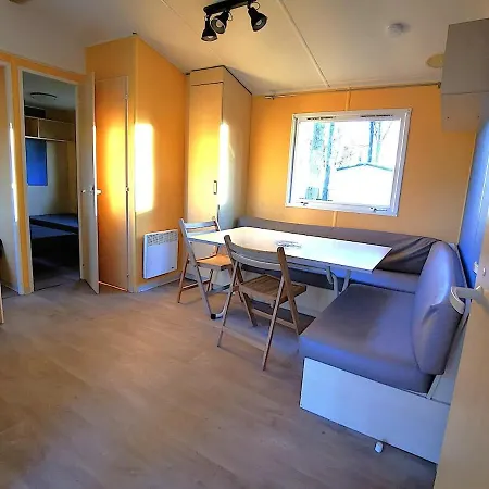 M.home Confort F021 3chbr/6pers Camping La Boissiere-de-Montaigu