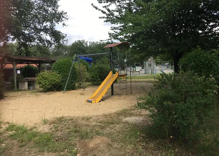 M.home Confort F021 3chbr/6pers مكان تخييم