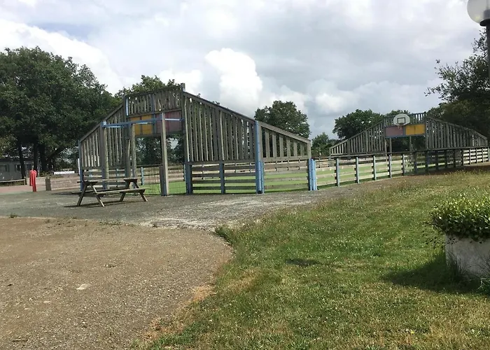 M.home Confort F021 3chbr/6pers مكان تخييم