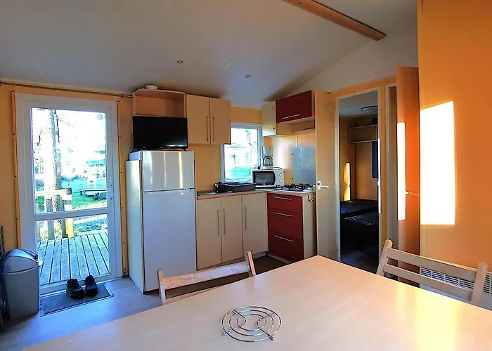 M.home Confort F021 3chbr/6pers مكان تخييم La Boissiere-de-Montaigu