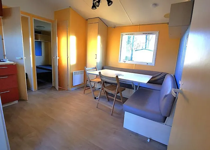 M.home Confort F021 3chbr/6pers مكان تخييم La Boissiere-de-Montaigu