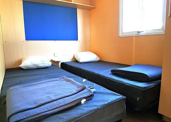 M.home Confort F021 3chbr/6pers مكان تخييم